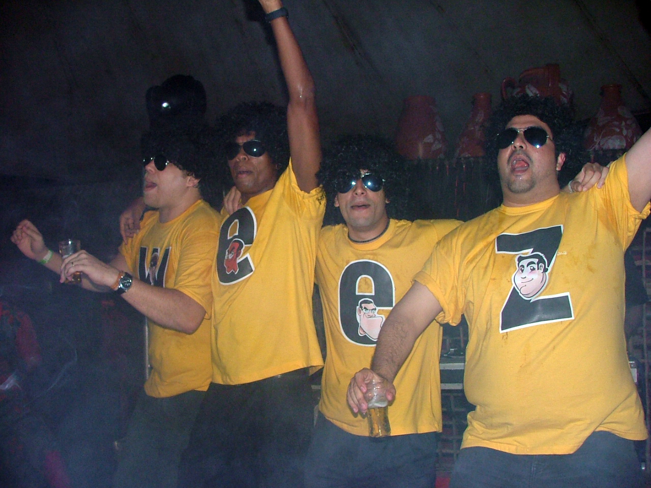 Da esquerda para a direita: Germano Bona, Anderson Almeida, Saint Clair Lôbo e Patrício Muñoz. Uma prova de que a cerveja veio antes das mídias sociais. Vamos valorizar as amizades!