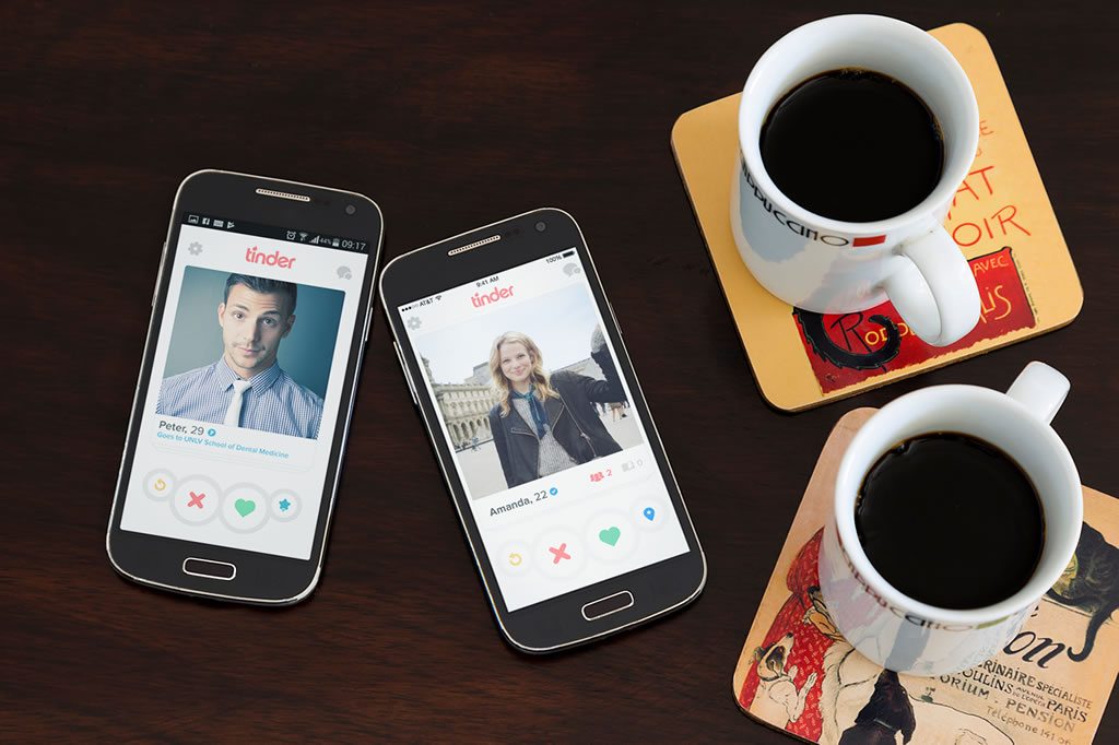 Alguns chamam de sexo delivery. Outros buscam relacionamento sério e tem aqueles que querem apenas amizade. O Tinder é um exemplo da mudança de comportamento da sociedade.