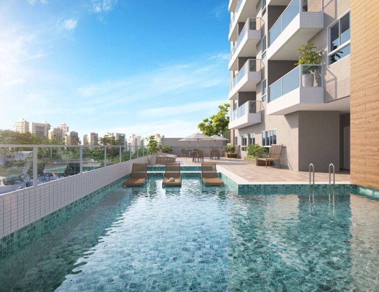 Perspectiva da piscina adulto e infantil do Residencial Barcelona em um dia ensolarado.